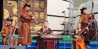 Mongolian Philharmonics di Chinggis Khuree