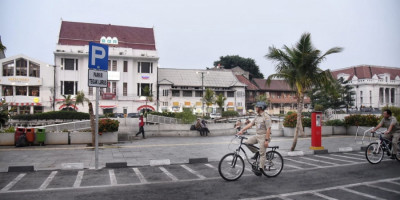 Bersepeda Menginspeksi Pembangunan Kota