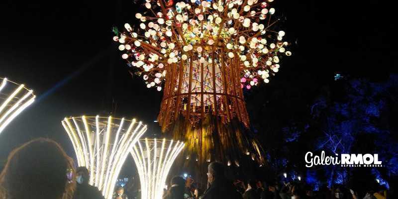 Tree of Light, lentera utama di Taiwan Lantern Festival 2020 melambangkan keharmonisan, persatuan, kebahagiaan, dan kemakmuran.